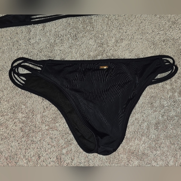 Victorias Secret Bombshell Bikini (34C) - Picture 3 of 8